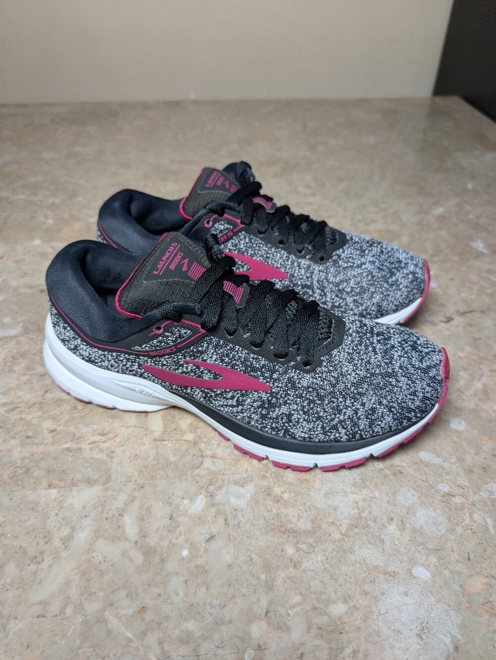 Brooks Launch 5 Running Shoes Black Fuschia Colorway Running Shoes Women Size 10